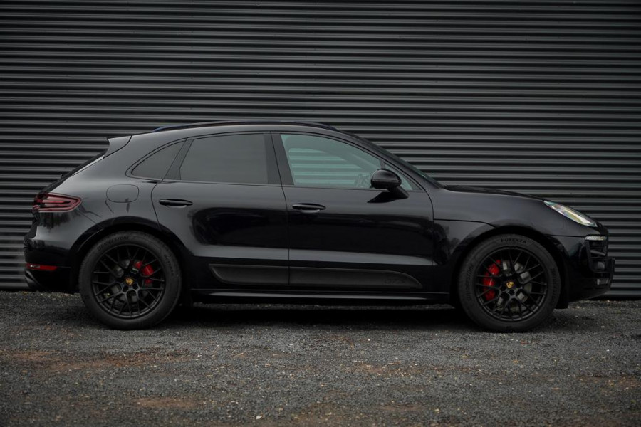 Porsche Macan 3.0 GTS / Pano / Luchtvering / Trekhaak / Sportstoelen / Carplay