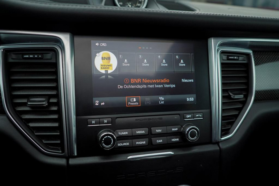 Porsche Macan 3.0 GTS / Pano / Luchtvering / Trekhaak / Sportstoelen / Carplay