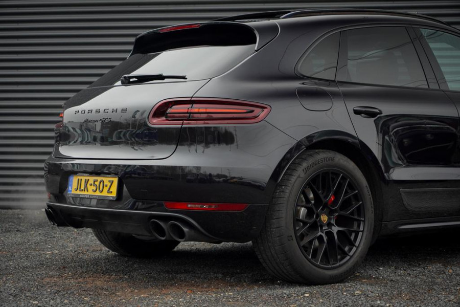 Porsche Macan 3.0 GTS / Pano / Luchtvering / Trekhaak / Sportstoelen / Carplay
