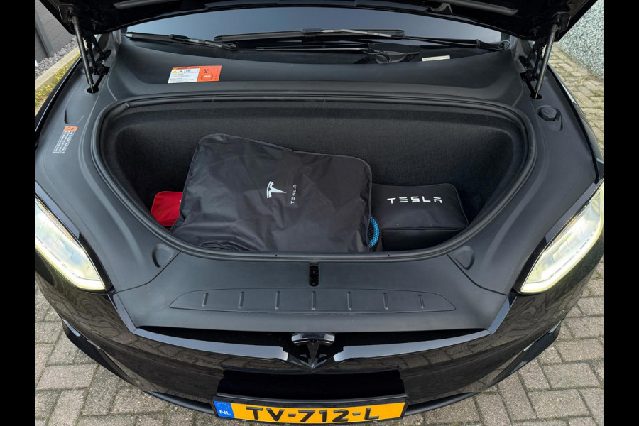 Tesla Model X 75D Base Auto Pilot Trekhaak Black Pack