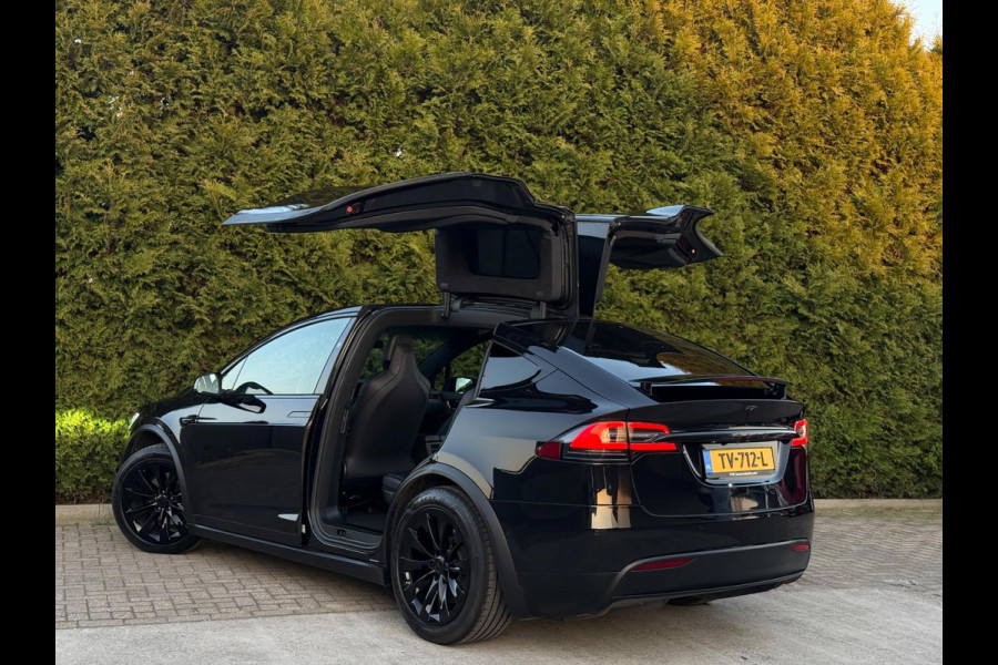 Tesla Model X 75D Base Auto Pilot Trekhaak Black Pack