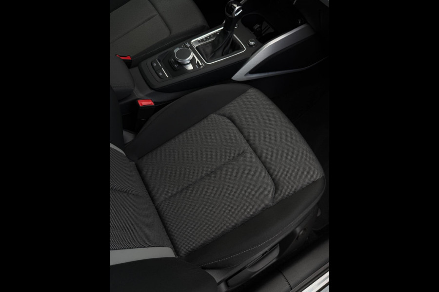 Audi Q2 35 TFSI 2x S-Line CarPlay Camera LED