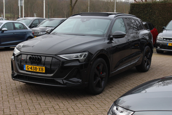 Audi e-tron e-tron 50 quattro Launch edition Black 71 kWh S-line / SoH 92.1% / Trekhaak / Panoramadak / 20'' / Luchtvering / ACC / Navigatie / Stoelverwarming