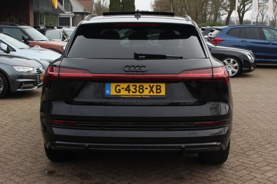 Audi e-tron e-tron 50 quattro Launch edition Black 71 kWh S-line / SoH 92.1% / Trekhaak / Panoramadak / 20'' / Luchtvering / ACC / Navigatie / Stoelverwarming