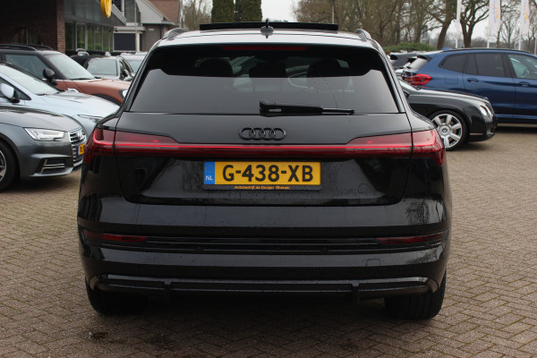 Audi e-tron e-tron 50 quattro Launch edition Black 71 kWh S-line / SoH 92.1% / Trekhaak / Panoramadak / 20'' / Luchtvering / ACC / Navigatie / Stoelverwarming