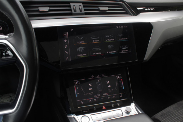 Audi e-tron e-tron 50 quattro Launch edition Black 71 kWh S-line / SoH 92.1% / Trekhaak / Panoramadak / 20'' / Luchtvering / ACC / Navigatie / Stoelverwarming