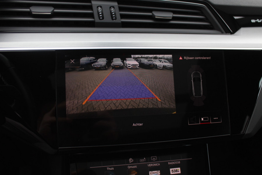 Audi e-tron e-tron 50 quattro Launch edition Black 71 kWh S-line / SoH 92.1% / Trekhaak / Panoramadak / 20'' / Luchtvering / ACC / Navigatie / Stoelverwarming