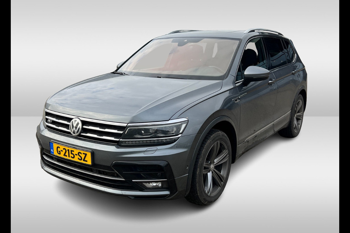 Volkswagen Tiguan Allspace 1.5 TSI Highline Business R 7p. / NL Auto! / 1e Eign. / Panoramadak / Camera / Keyless / 19'' / CarPlay / Stoelverwarming / DAB / ACC