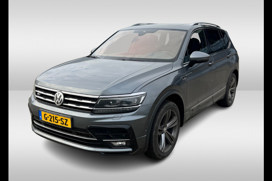 Volkswagen Tiguan Allspace 1.5 TSI Highline Business R 7p. / NL Auto! / 1e Eign. / Panoramadak / Camera / Keyless / 19'' / CarPlay / Stoelverwarming / DAB / ACC