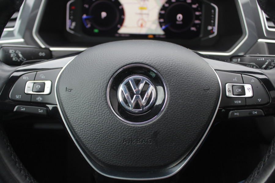 Volkswagen Tiguan Allspace 1.5 TSI Highline Business R 7p. / NL Auto! / 1e Eign. / Panoramadak / Camera / Keyless / 19'' / CarPlay / Stoelverwarming / DAB / ACC