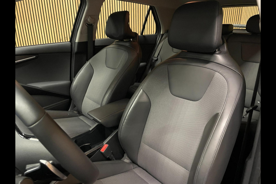 Kia Niro EV DynamicLine 64.8 kWh|99% SOH|NIEUW MODEL|DIGITAL COCKPIT|ACC|APPLE CARPLAY|CAMERA|1/2 LEDER|CLIMATE+CRUISE CONTROL|NAP