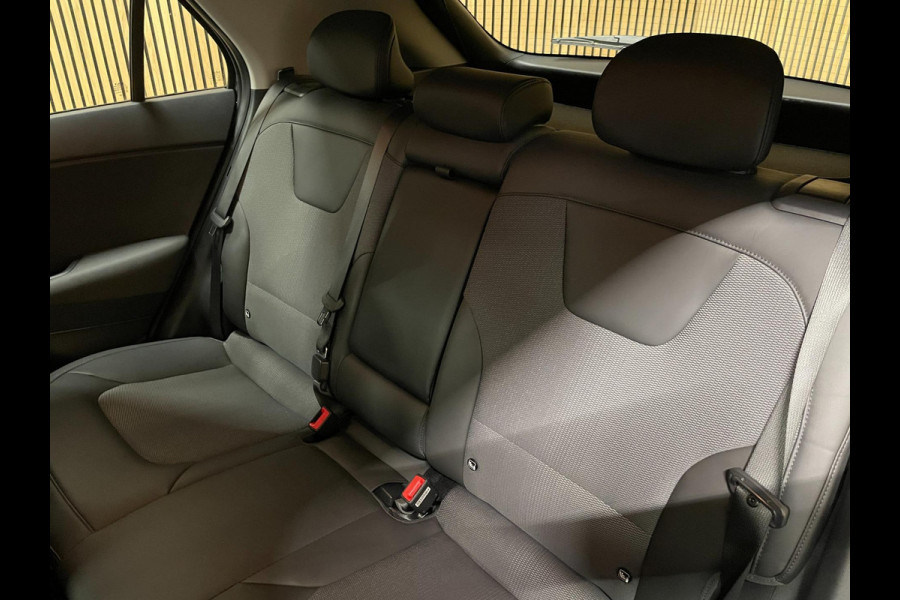 Kia Niro EV DynamicLine 64.8 kWh|99% SOH|NIEUW MODEL|DIGITAL COCKPIT|ACC|APPLE CARPLAY|CAMERA|1/2 LEDER|CLIMATE+CRUISE CONTROL|NAP