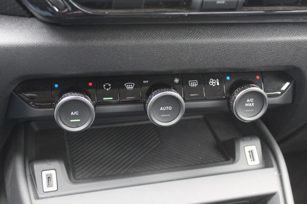 Citroën C4 1.2 Puretech Shine / Camera / Head-up / Keyless / Leder / 18'' / Navigatie / DAB / Dodehoek / ACC / Virtual Cockpit