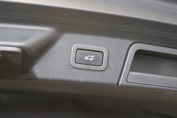 Land Rover Range Rover Velar 2.0 I4 AWD HSE |Pano|sterrenhemel