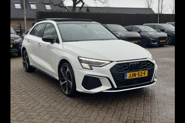 Audi A3 Sportback 45 TFSI e S edition Competition / Panoramadak / Camera / Head-up / RS Seats / B&O / Elektr. stoelen / 19'' / CarPlay / Stoelmassage+Verwarming / Dodehoek / DAB / ACC