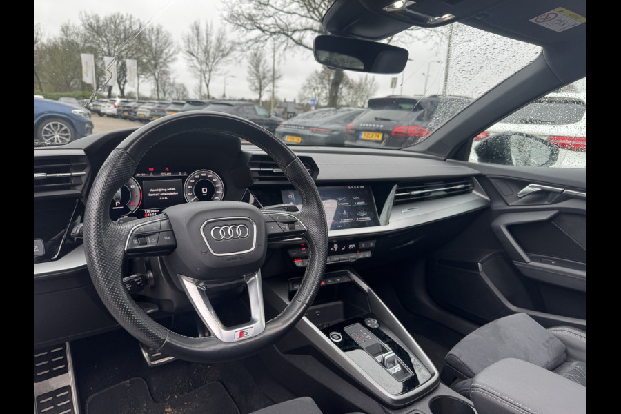 Audi A3 Sportback 45 TFSI e S edition Competition / Panoramadak / Camera / Head-up / RS Seats / B&O / Elektr. stoelen / 19'' / CarPlay / Stoelmassage+Verwarming / Dodehoek / DAB / ACC