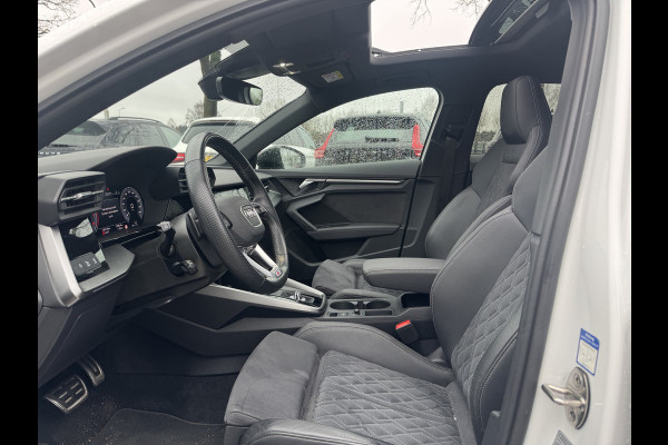 Audi A3 Sportback 45 TFSI e S edition Competition / Panoramadak / Camera / Head-up / RS Seats / B&O / Elektr. stoelen / 19'' / CarPlay / Stoelmassage+Verwarming / Dodehoek / DAB / ACC