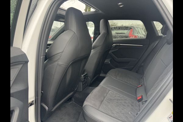 Audi A3 Sportback 45 TFSI e S edition Competition / Panoramadak / Camera / Head-up / RS Seats / B&O / Elektr. stoelen / 19'' / CarPlay / Stoelmassage+Verwarming / Dodehoek / DAB / ACC