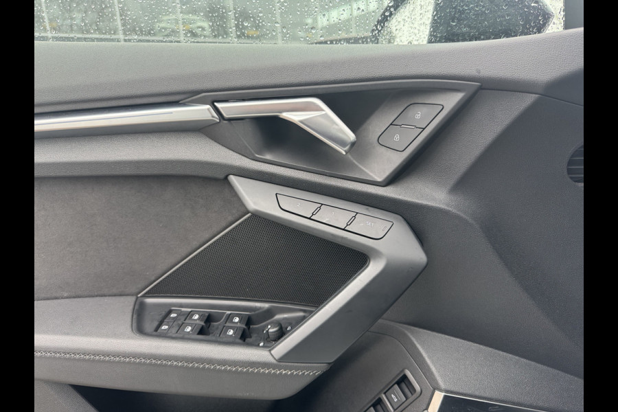 Audi A3 Sportback 45 TFSI e S edition Competition / Panoramadak / Camera / Head-up / RS Seats / B&O / Elektr. stoelen / 19'' / CarPlay / Stoelmassage+Verwarming / Dodehoek / DAB / ACC