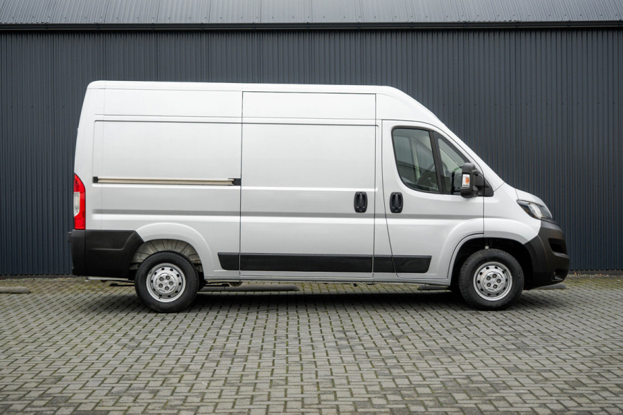 Peugeot Boxer 330 2.2 BlueHDi 120 L2H2 Premium | Camera | Cruise | Navi | Airco | Trekhaak