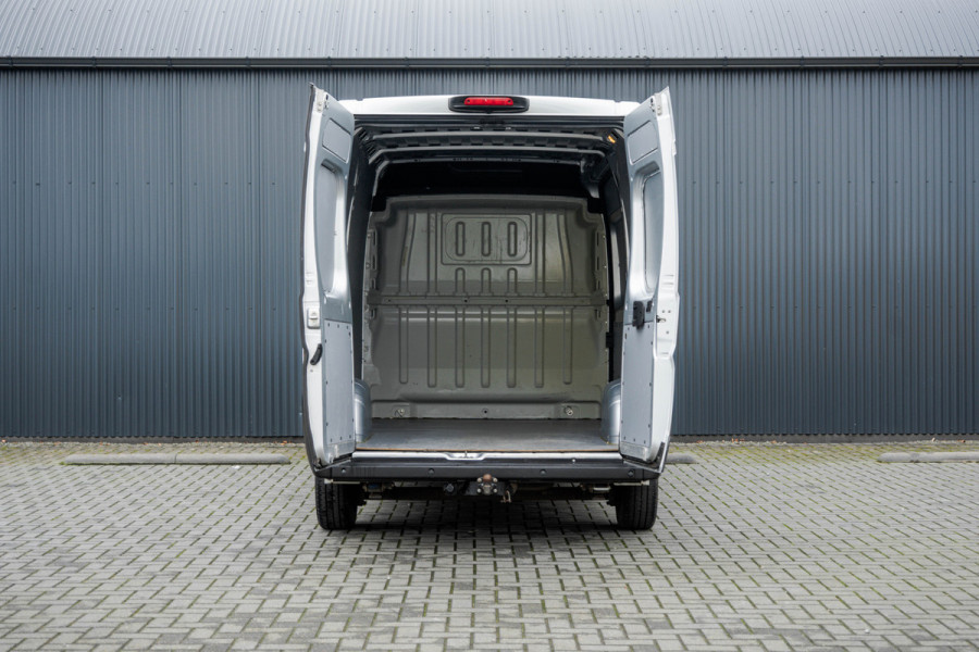 Peugeot Boxer 330 2.2 BlueHDi 120 L2H2 Premium | Camera | Cruise | Navi | Airco | Trekhaak