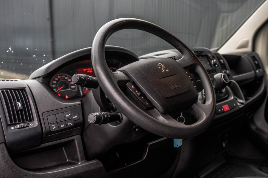 Peugeot Boxer 330 2.2 BlueHDi 120 L2H2 Premium | Camera | Cruise | Navi | Airco | Trekhaak