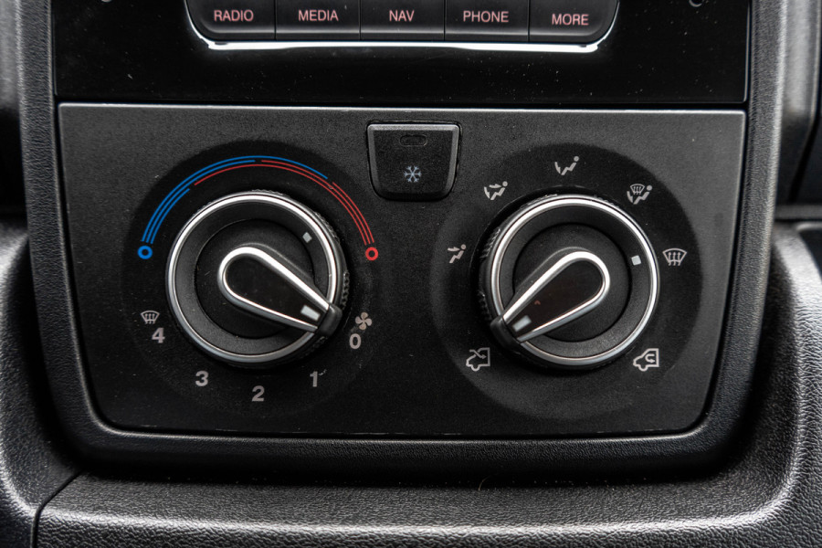 Peugeot Boxer 330 2.2 BlueHDi 120 L2H2 Premium | Camera | Cruise | Navi | Airco | Trekhaak