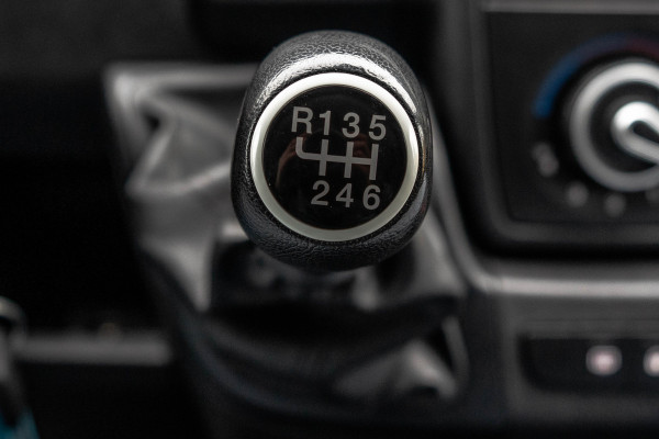 Peugeot Boxer 330 2.2 BlueHDi 120 L2H2 Premium | Camera | Cruise | Navi | Airco | Trekhaak