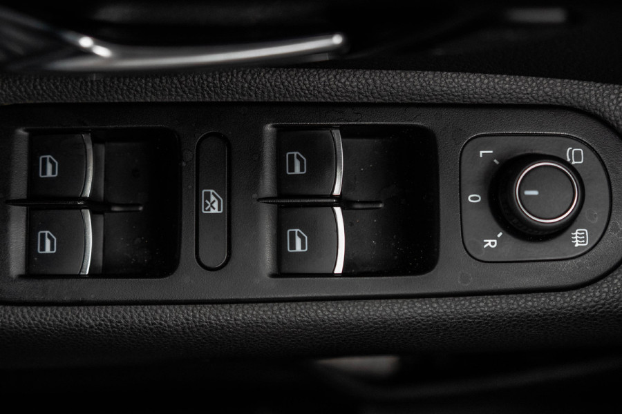 Volkswagen Amarok 3.0 TDI V6 L2H1 | 4Motion | DC | Highline | 225 PK | LED | Camera | Cruise | PDC | Trekhaak | Airco