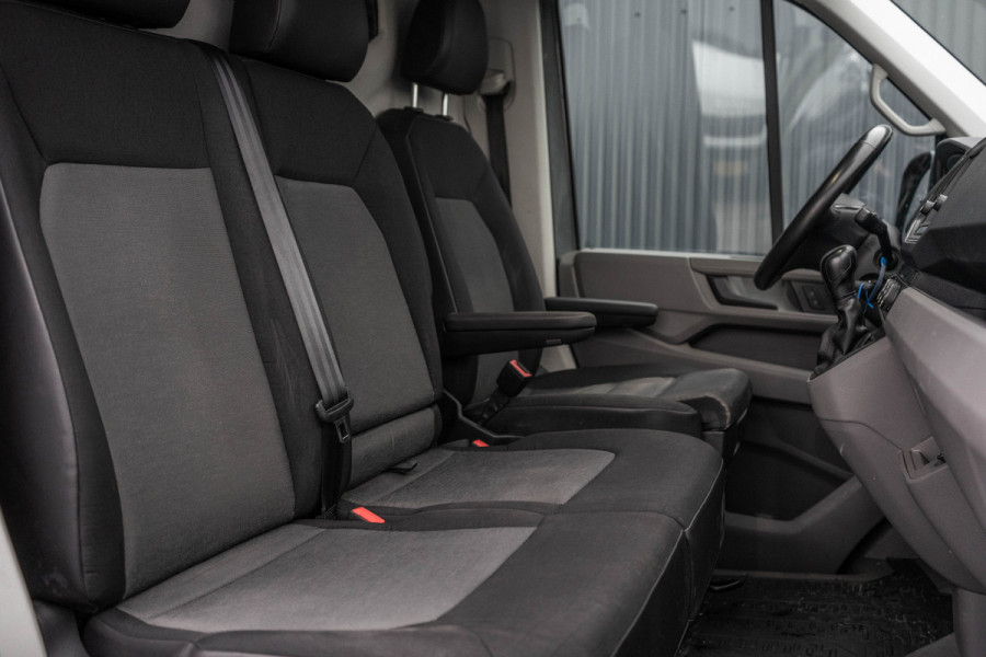 Volkswagen Crafter 35 2.0 TDI L5H3 Highline | 177PK | Stoelmassage | LED | Camera | Automaat | Carplay | Cruise | Navi | Airco | Trekhaak | Stoelma