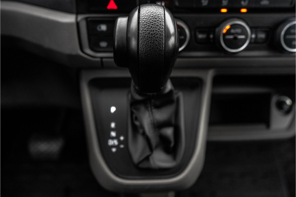 Volkswagen Crafter 35 2.0 TDI L5H3 Highline | 177PK | Stoelmassage | LED | Camera | Automaat | Carplay | Cruise | Navi | Airco | Trekhaak | Stoelma