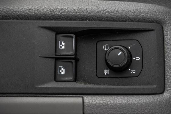 Volkswagen Crafter 35 2.0 TDI L5H3 Highline | 177PK | Stoelmassage | LED | Camera | Automaat | Carplay | Cruise | Navi | Airco | Trekhaak | Stoelma