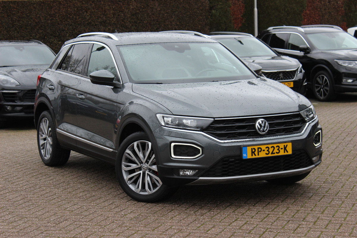 Volkswagen T-Roc 1.5 TSI Sport / Trekhaak / Virtual Cockpit / Navigatie / 17'' / Parkeerhulp V+A / CarPlay / DAB / Getint glas / ACC