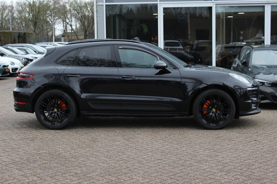 Porsche Macan 2.0 / Trekhaak / Panoramadak / Camera / Leder / Bose / 21'' / Luchtvering / Keyless / Navigatie / DAB / Stoelverwarming / ACC