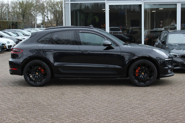 Porsche Macan 2.0 / Trekhaak / Panoramadak / Camera / Leder / Bose / 21'' / Luchtvering / Keyless / Navigatie / DAB / Stoelverwarming / ACC