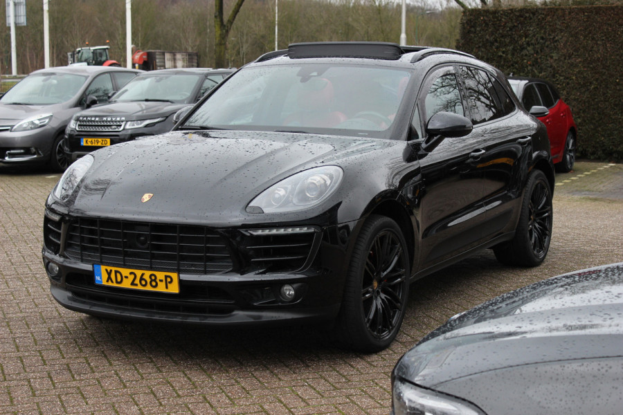 Porsche Macan 2.0 / Trekhaak / Panoramadak / Camera / Leder / Bose / 21'' / Luchtvering / Keyless / Navigatie / DAB / Stoelverwarming / ACC