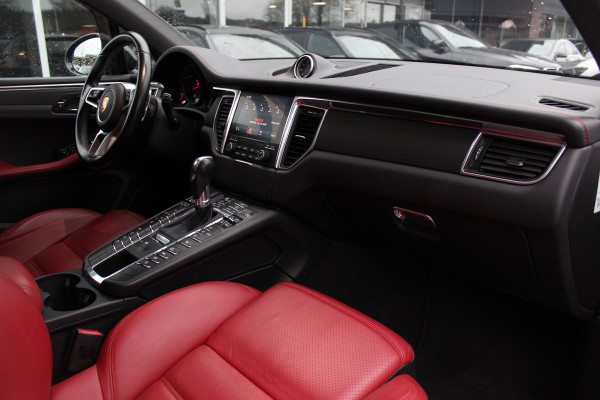 Porsche Macan 2.0 / Trekhaak / Panoramadak / Camera / Leder / Bose / 21'' / Luchtvering / Keyless / Navigatie / DAB / Stoelverwarming / ACC