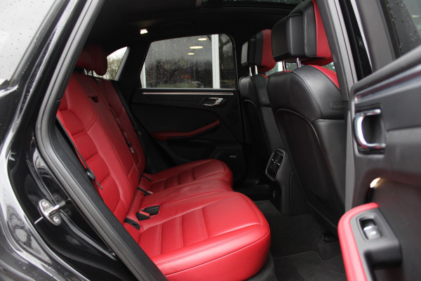 Porsche Macan 2.0 / Trekhaak / Panoramadak / Camera / Leder / Bose / 21'' / Luchtvering / Keyless / Navigatie / DAB / Stoelverwarming / ACC