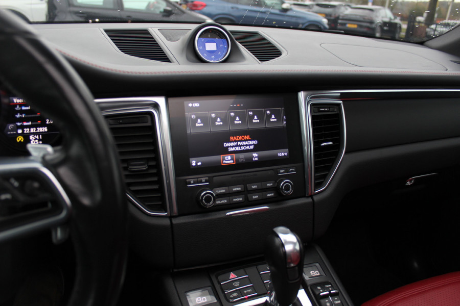 Porsche Macan 2.0 / Trekhaak / Panoramadak / Camera / Leder / Bose / 21'' / Luchtvering / Keyless / Navigatie / DAB / Stoelverwarming / ACC