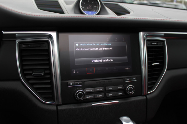 Porsche Macan 2.0 / Trekhaak / Panoramadak / Camera / Leder / Bose / 21'' / Luchtvering / Keyless / Navigatie / DAB / Stoelverwarming / ACC