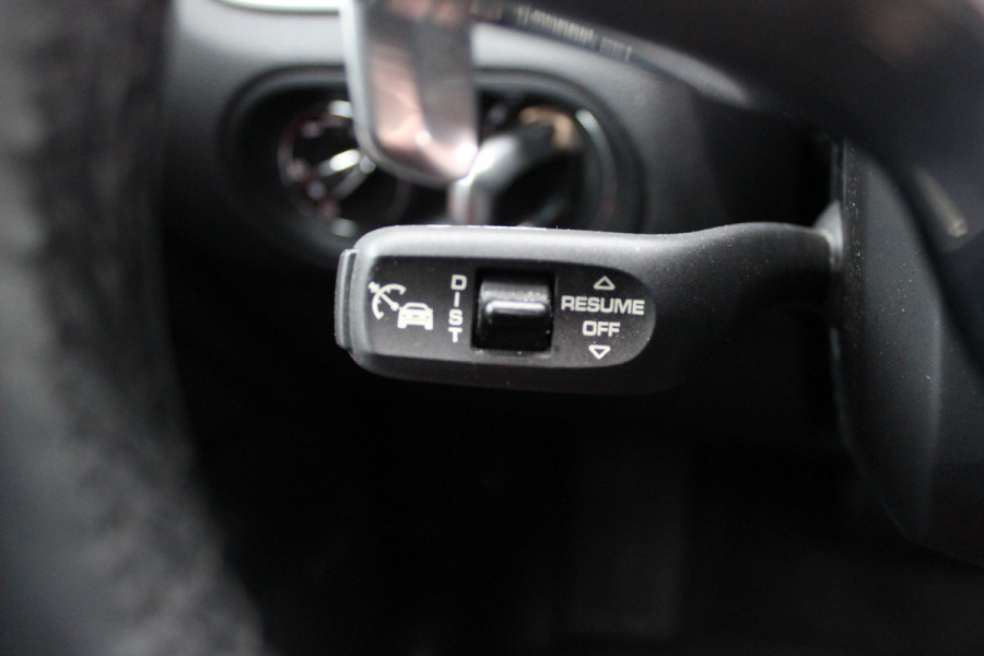 Porsche Macan 2.0 / Trekhaak / Panoramadak / Camera / Leder / Bose / 21'' / Luchtvering / Keyless / Navigatie / DAB / Stoelverwarming / ACC