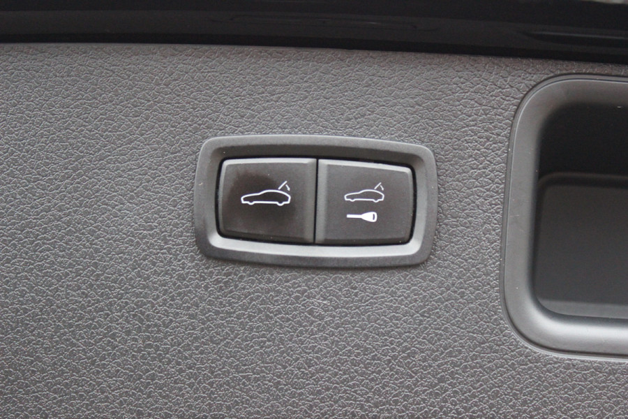 Porsche Macan 2.0 / Trekhaak / Panoramadak / Camera / Leder / Bose / 21'' / Luchtvering / Keyless / Navigatie / DAB / Stoelverwarming / ACC