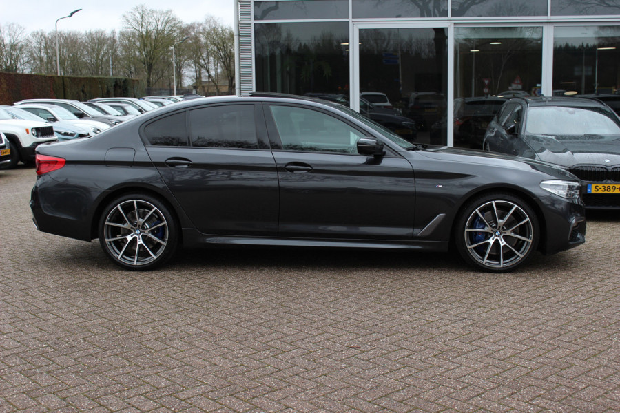 BMW 5 Serie 540i High Exe. M Sport / Trekhaak / Schuifdak / Camera / Leder / Keyless / 20'' / Stoelventilatie+Verwarming / Stuurverwarming / Dodehoek / DAB / ACC