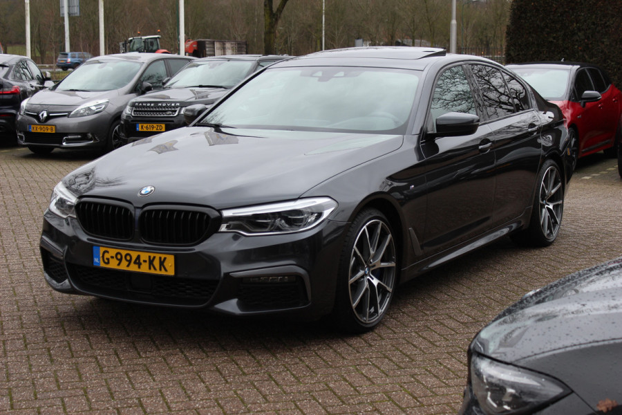 BMW 5 Serie 540i High Exe. M Sport / Trekhaak / Schuifdak / Camera / Leder / Keyless / 20'' / Stoelventilatie+Verwarming / Stuurverwarming / Dodehoek / DAB / ACC