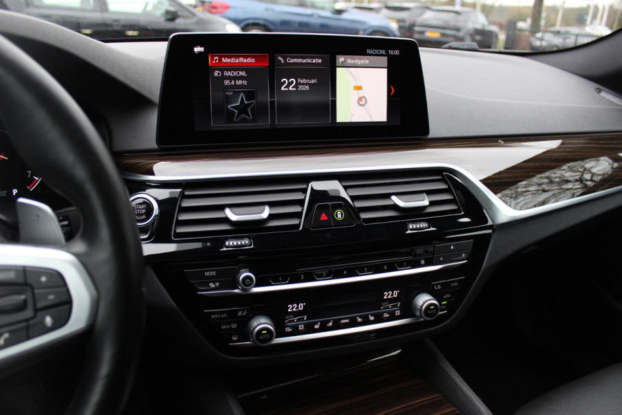 BMW 5 Serie 540i High Exe. M Sport / Trekhaak / Schuifdak / Camera / Leder / Keyless / 20'' / Stoelventilatie+Verwarming / Stuurverwarming / Dodehoek / DAB / ACC