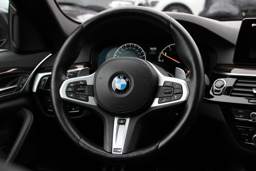 BMW 5 Serie 540i High Exe. M Sport / Trekhaak / Schuifdak / Camera / Leder / Keyless / 20'' / Stoelventilatie+Verwarming / Stuurverwarming / Dodehoek / DAB / ACC