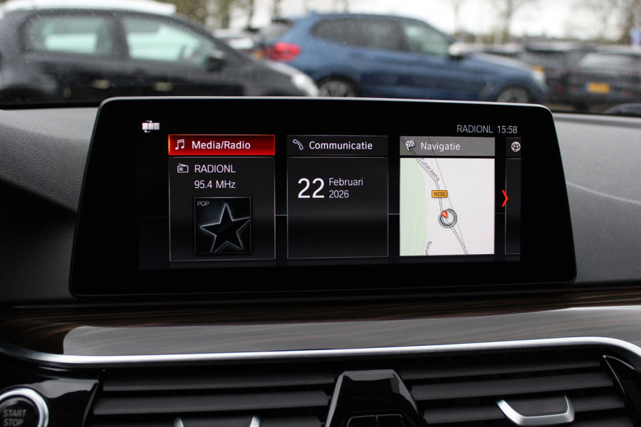 BMW 5 Serie 540i High Exe. M Sport / Trekhaak / Schuifdak / Camera / Leder / Keyless / 20'' / Stoelventilatie+Verwarming / Stuurverwarming / Dodehoek / DAB / ACC