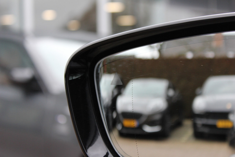 BMW 5 Serie 540i High Exe. M Sport / Trekhaak / Schuifdak / Camera / Leder / Keyless / 20'' / Stoelventilatie+Verwarming / Stuurverwarming / Dodehoek / DAB / ACC