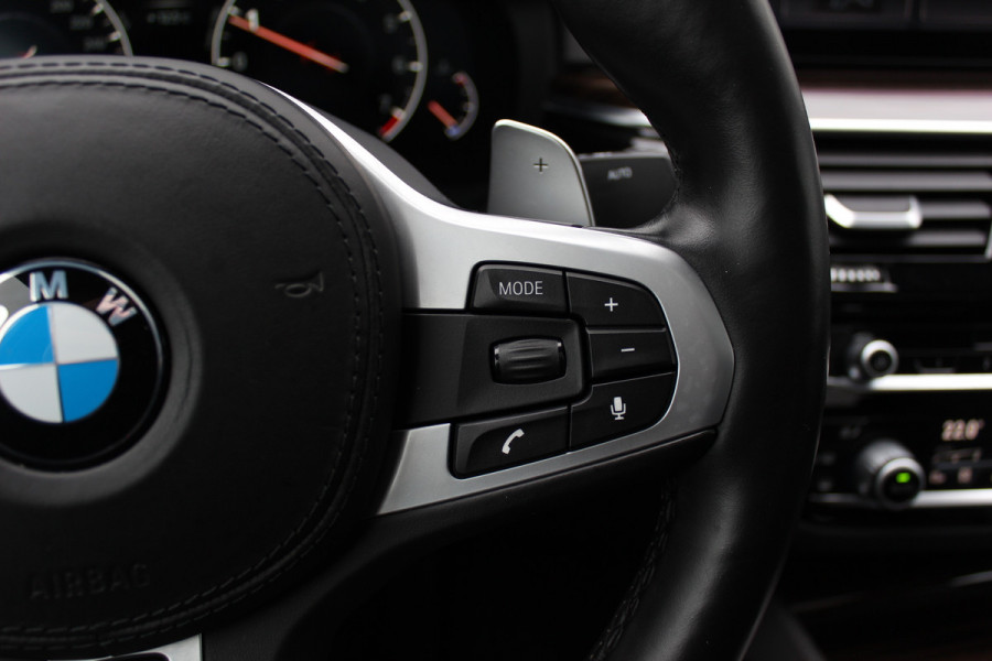 BMW 5 Serie 540i High Exe. M Sport / Trekhaak / Schuifdak / Camera / Leder / Keyless / 20'' / Stoelventilatie+Verwarming / Stuurverwarming / Dodehoek / DAB / ACC