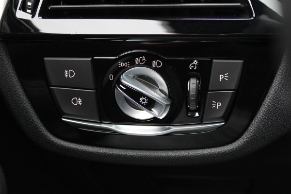 BMW 5 Serie 540i High Exe. M Sport / Trekhaak / Schuifdak / Camera / Leder / Keyless / 20'' / Stoelventilatie+Verwarming / Stuurverwarming / Dodehoek / DAB / ACC